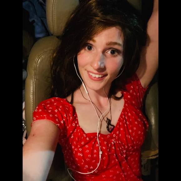 Meet your Posher, April - Picture 1 of 1